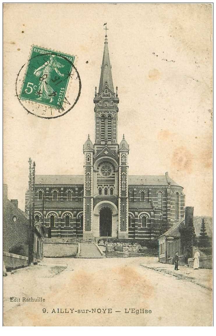 carte postale ancienne 80 AILLY-SUR-NOYE. L'Eglise 1915 animation