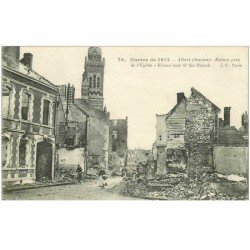 carte postale ancienne 80 ALBERT. Les Ruines près de l'Eglise 1914 animation. Bombardement Guerre 1914-18