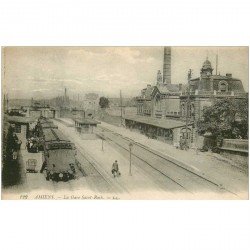 carte postale ancienne 80 AMIENS. La Gare Saint roch avec Train et wagons