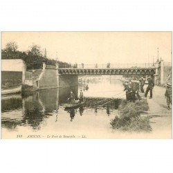 carte postale ancienne 80 AMIENS. Pêcheurs Militaires au Pont de Beauville