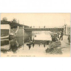 carte postale ancienne 80 AMIENS. Pêcheurs Militaires au Pont de Beauville