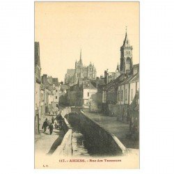 carte postale ancienne 80 AMIENS. Rue des Tanneurs animée