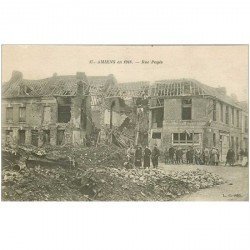 carte postale ancienne 80 AMIENS. Ruines Guerre 1914. Rue Pages animée