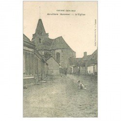 carte postale ancienne 80 ARVILLERS. L'Eglise avec Militaires et Chien