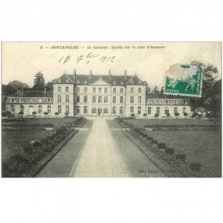 carte postale ancienne 80 BERTANGLES. Cour du Château 1912