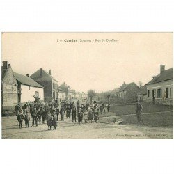 80 CANDAS. Rue de Doullens nombreux enfants. Impeccable