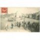 carte postale ancienne 80 CAYEUX-SUR-MER. Vendeurs de journaux ambulants Place du Calvaire 1909
