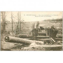 carte postale ancienne 80 CHUIGNES. Enfant dans la gueule du Gros canon abandonné par les Allemands. Guerre 1914-18