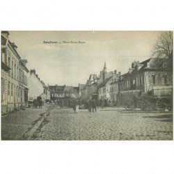 carte postale ancienne 80 DOULLENS. Le Marché Place Notre-Dame