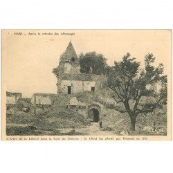 carte postale ancienne 80 HAM. Tilleul de 1793 Arbre de la Liberté dans Cour du Château. Après la retraite des Allemands 1942