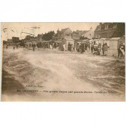 carte postale ancienne 80 LE CROTOY. Grosse Vague par grande Marée 1926