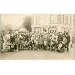 carte postale ancienne 80 LE CROTOY. Rare et superbe Carte Photo devant l'Hôtel de la Marine. Landau et poussette anciens