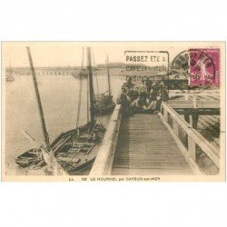 carte postale ancienne 80 LE HOURDEL. Le Port avec Pêcheurs 1935. Poissons Crustacés et Bateaux de Pêche