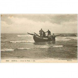carte postale ancienne 80 ONIVAL. Retour de Pêche vers 1920. Pêcheurs et Poissons Métiers de la Mer