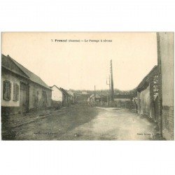 carte postale ancienne 80 PROUZEL. Le Passage à niveau