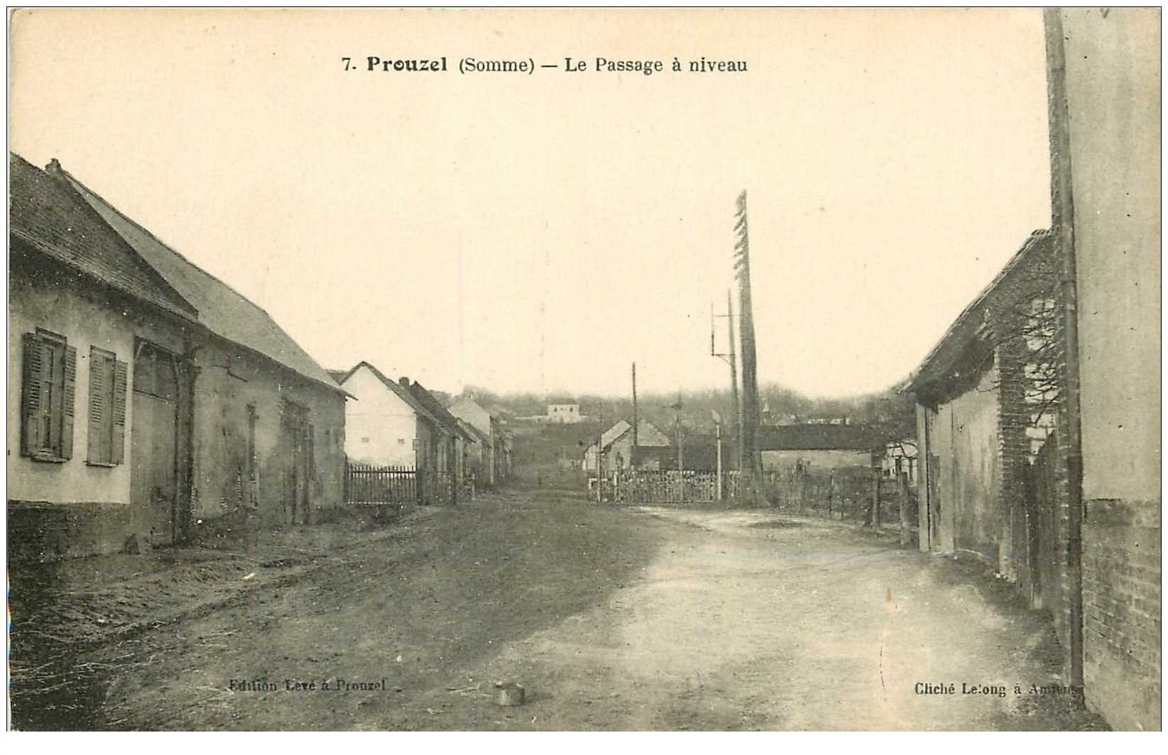carte postale ancienne 80 PROUZEL. Le Passage à niveau