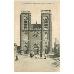 carte postale ancienne 80 VILLERS-BRETONNEUX. L'Eglise bien animée