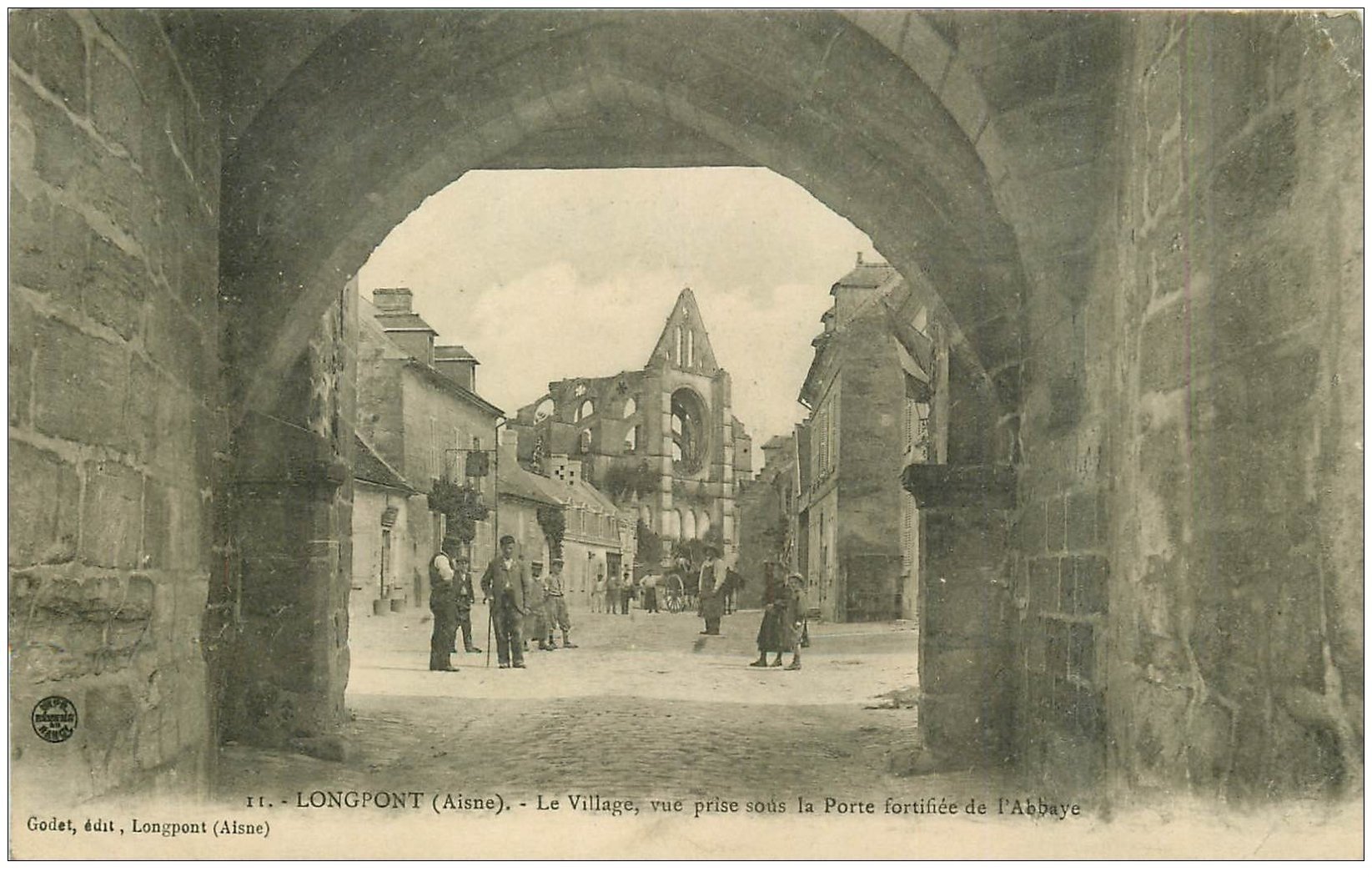 carte postale ancienne 02 LONGPONT. Porte fortifiée de l'Abbaye 1910