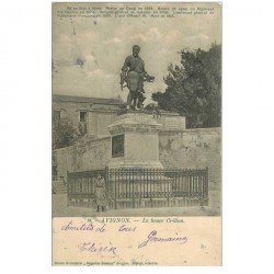 carte postale ancienne 84 AVIGNON. Jeune Fille au pied Statue Le Brave Crillon 1910