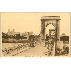 carte postale ancienne 84 AVIGNON. Le Pont suspendu bien animé