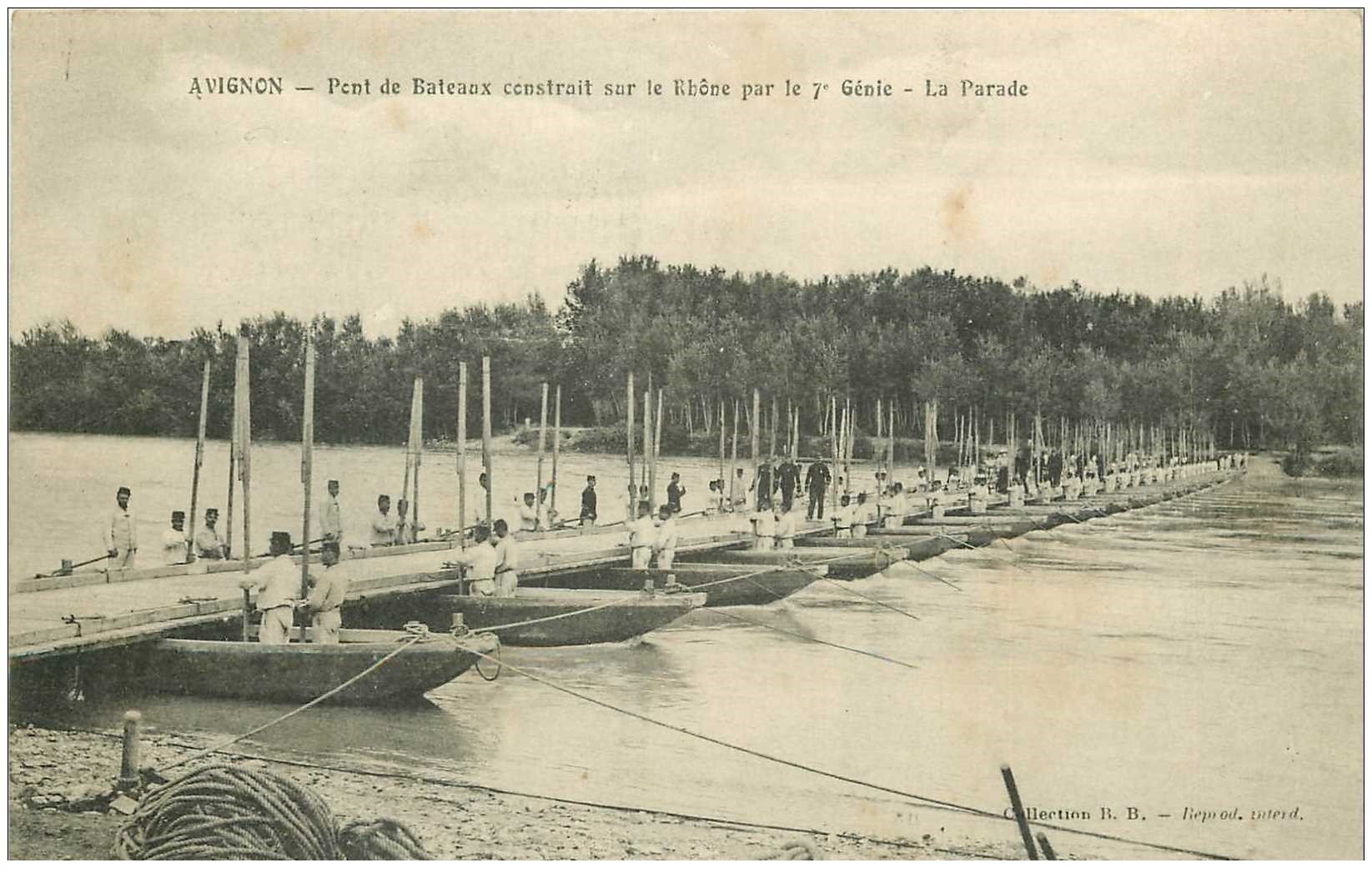 carte postale ancienne 84 AVIGNON. Pont de bateaux du 7ème Génie pour la Parade 1915