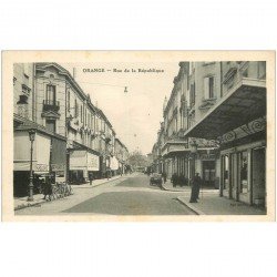 carte postale ancienne 84 ORANGE. Rue de la République Bar des Glaces