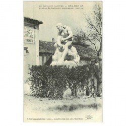 carte postale ancienne 84 ORANGE. Statue Samson terrassant un Lion avec Personnages