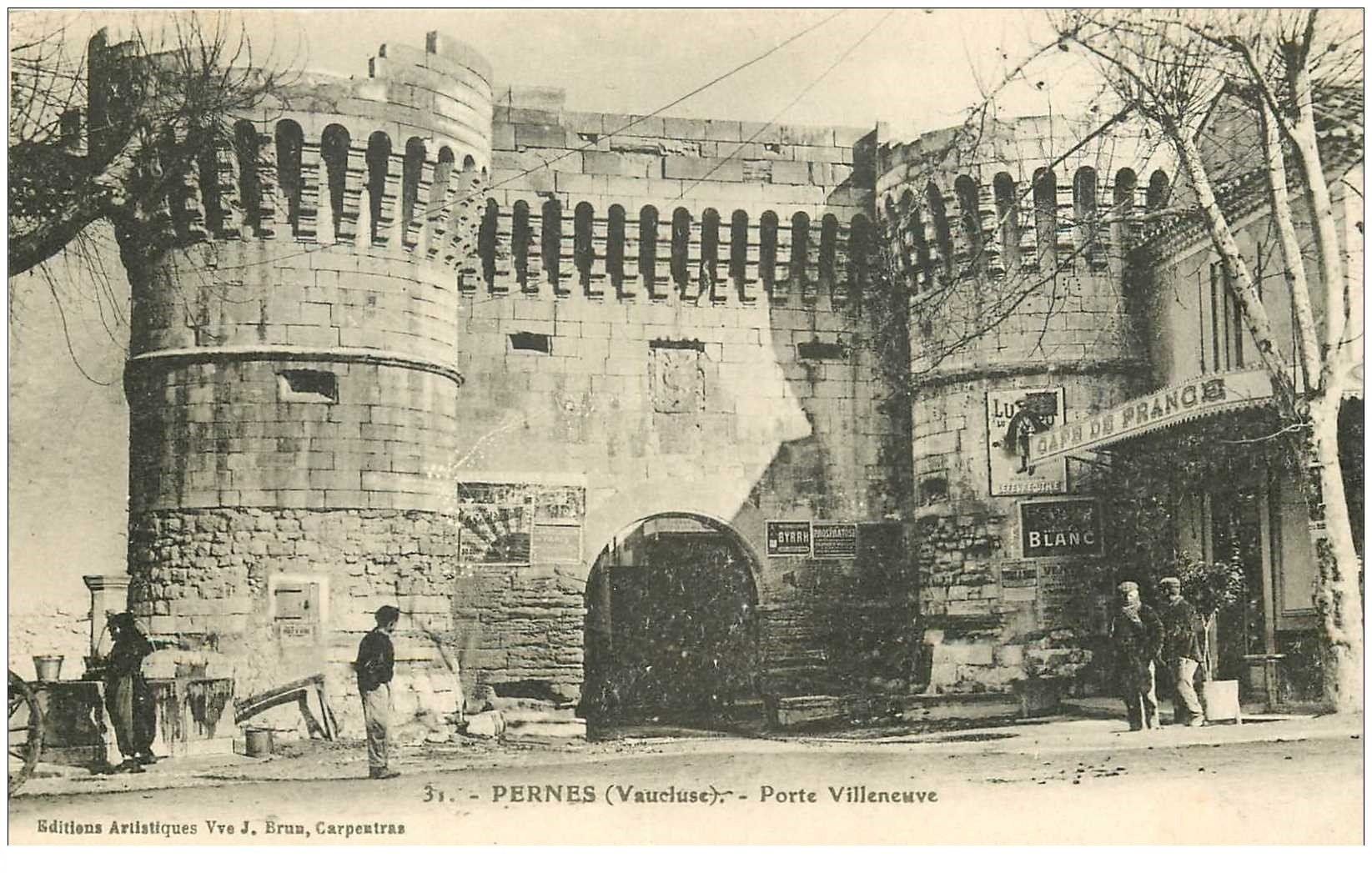 84 PERNES LES FONTAINES. Porte Villeneuve et Café de France 84 PERNES LES FONTAINES. Porte Villeneuve et Café de France