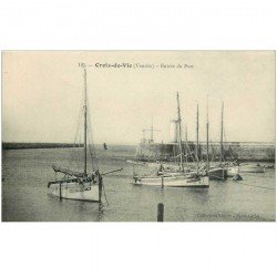 carte postale ancienne 85 CROIX DE VIE. Entrée du Port Bateaux de Pêcheurs 1913