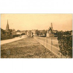 carte postale ancienne 85 FONTENAY LE COMTE 1939. Monument sur la Route. Edition Bergevin