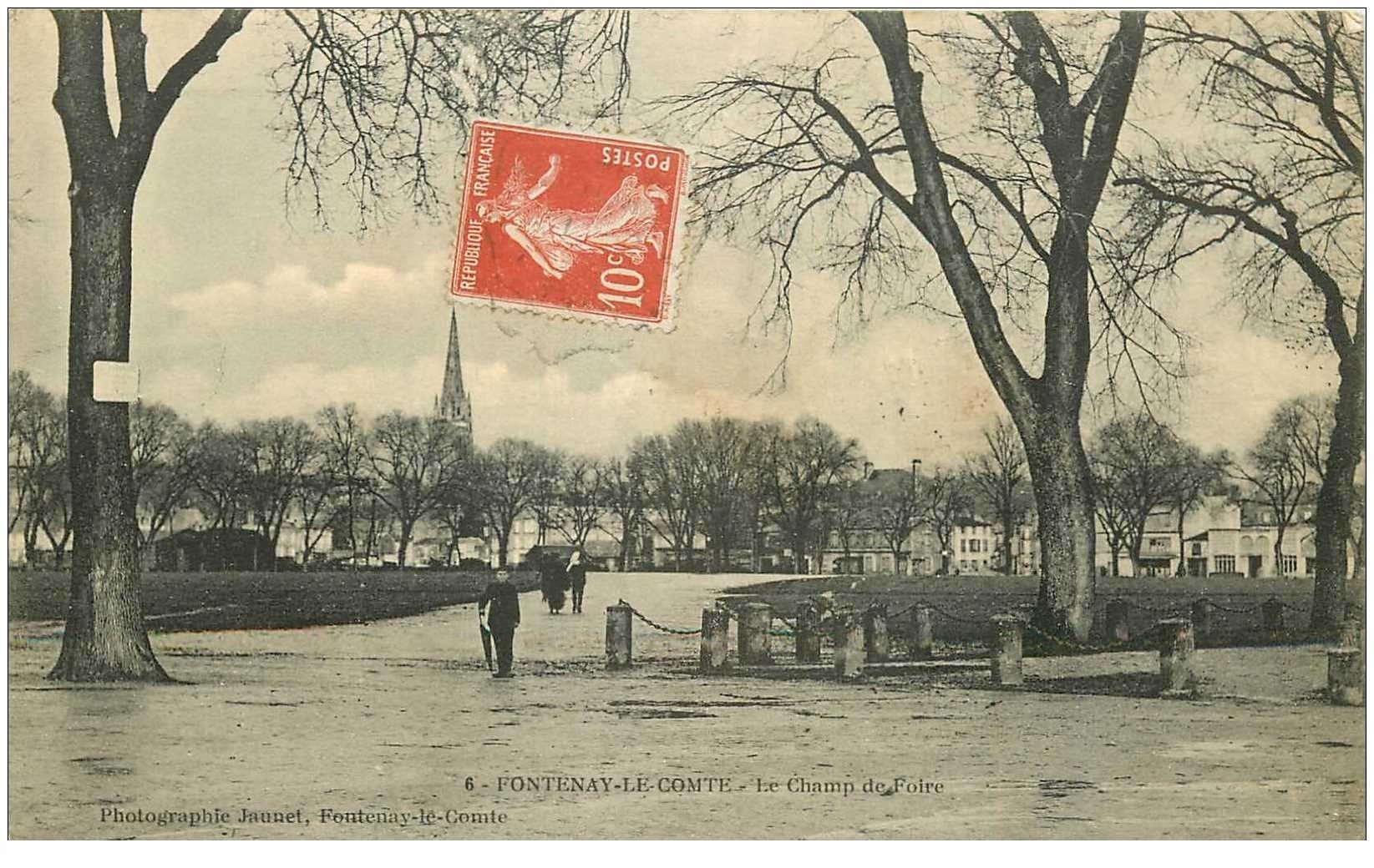 carte postale ancienne 85 FONTENAY LE COMTE. Le Champ de Foire 1912