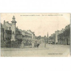 carte postale ancienne 85 FONTENAY LE COMTE. Rue de la République. Tampon militaire 1915