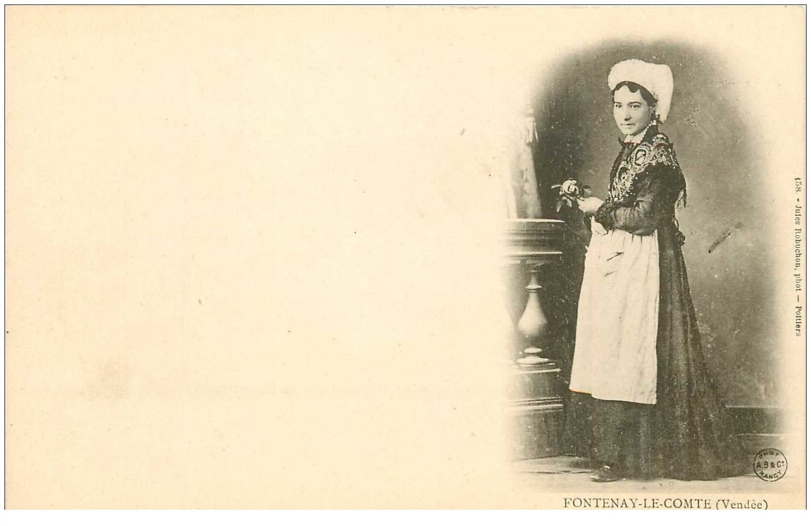 carte postale ancienne 85 FONTENAY LE COMTE. Superbe Jeune Fille en costume traditionnel vers 1900