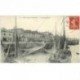carte postale ancienne 85 LES SABLES D'OLONNE. A la Poissonnerie 1909 Bateaux de Pêche. Métiers de la Mer