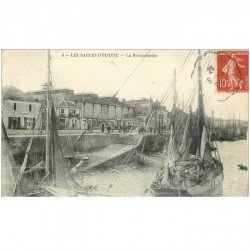 carte postale ancienne 85 LES SABLES D'OLONNE. A la Poissonnerie 1909 Bateaux de Pêche. Métiers de la Mer