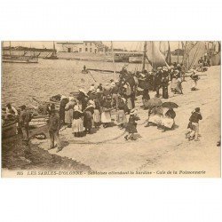 85 LES SABLES D'OLONNE. Cale de la Poissonnerie Sablaises attendant la Sardine. Métiers de la Mer