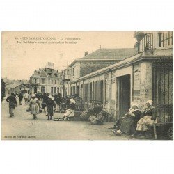 85 LES SABLES D'OLONNE. La Poissonnerie Sablaises tricotent en attendant le poisson 1923.