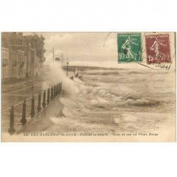 carte postale ancienne 85 LES SABLES D'OLONNE. Le Phare Rouge sous Tempête 1926