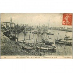 carte postale ancienne 85 LES SABLES D'OLONNE. Le Port et Cale du Commerce 1917 Barques de Pêcheurs