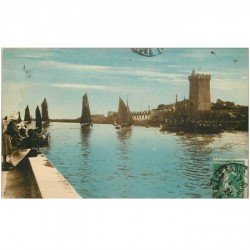 carte postale ancienne 85 LES SABLES D'OLONNE. Le Port Sablaises regardant arrivée des Bateaux de Pêche 1923