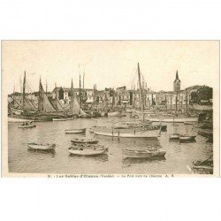 carte postale ancienne 85 LES SABLES D'OLONNE. Le Port vers la Chaume 1935 Barques et Bateaux de Pêcheurs