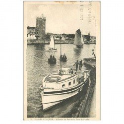 carte postale ancienne 85 LES SABLES D'OLONNE. Le Port Yacht dans Entrée et Tour Arundel 1931