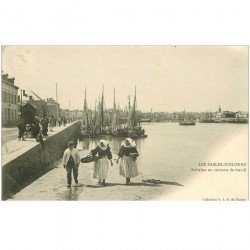 carte postale ancienne 85 LES SABLES D'OLONNE. Sablaises en costume de travail 1904