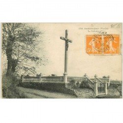 carte postale ancienne 85 ROCHETREJOUX. Le Calvaire Timbre taxe 1922