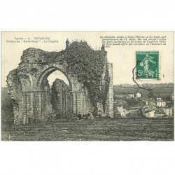 carte postale ancienne 85 TIFFAUGES. Château de Gilles de Retz dit Barbe Bleue la Chapelle animation
