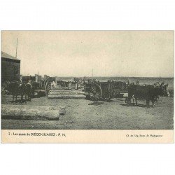 carte postale ancienne MADAGASCAR. Les Quais de Diego Suarez attelage pour le Bois