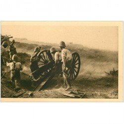 carte postale ancienne Maroc. LA GUERRE. Canon pièce de 75 en action Soldats Militaires