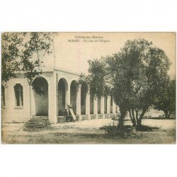 carte postale ancienne MAROC. Meknes. Un coin de l'Hôpital animé