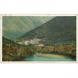 carte postale ancienne The Profile House and Franconia Notch from echo lake white MTS 1918