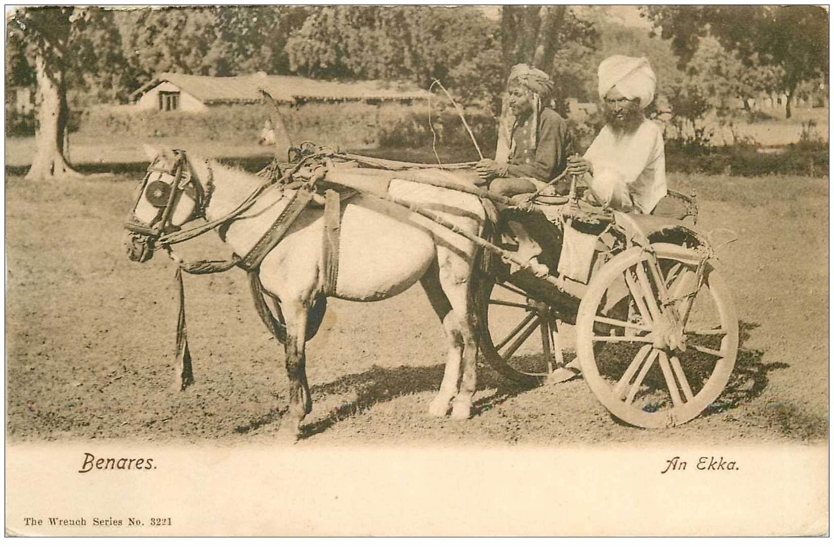 carte postale ancienne INDE. Benares. An Ekka Attelage Cheval vers 1900